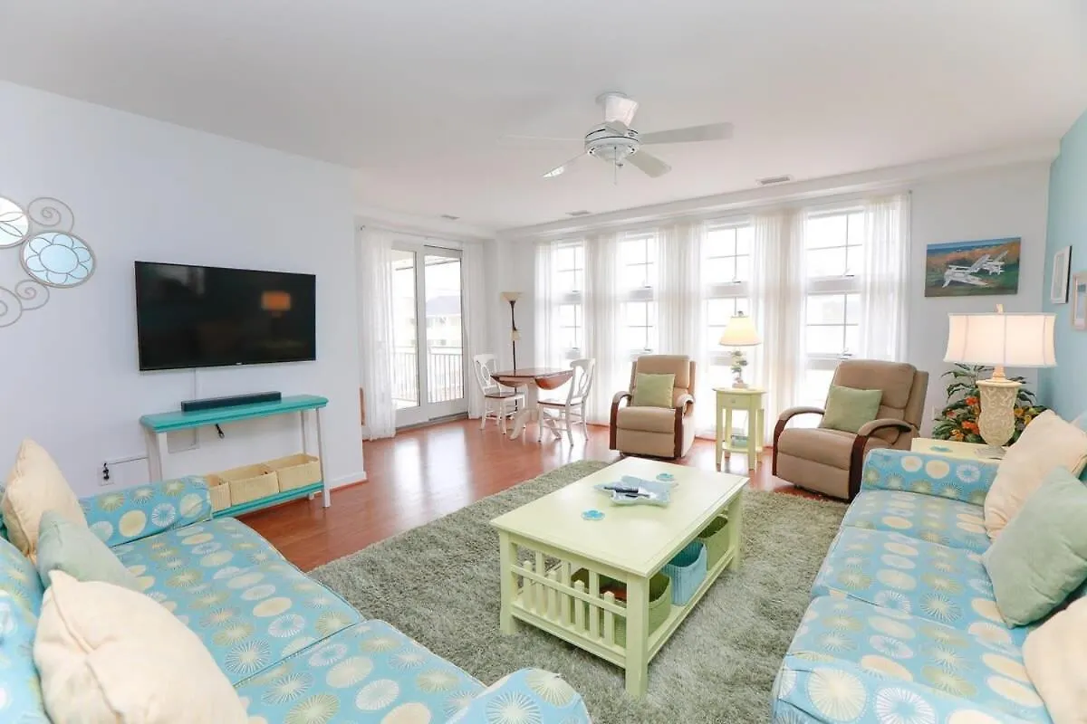 Sojourn Beach Haven Sleeps 7 With Pool Near Beach Virginia Beach